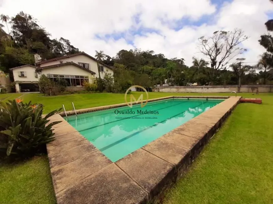 Foto 1 de Casa com 4 Quartos à venda, 323m² em Castelanea, Petrópolis