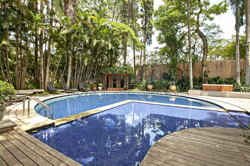 Foto 1 de Casa com 4 Quartos à venda, 1075m² em Morumbi, São Paulo