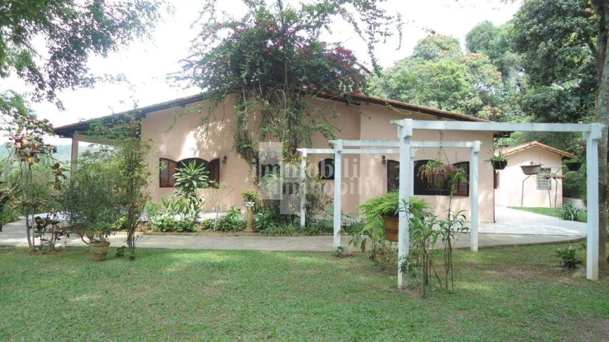 Foto 1 de Fazenda/Sítio com 3 Quartos à venda, 400m² em Jardim das Colinas, Embu das Artes