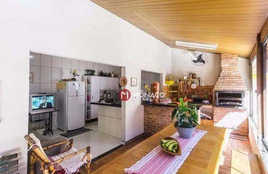 Foto 1 de Casa com 3 Quartos à venda, 200m² em Bandeirantes, Londrina