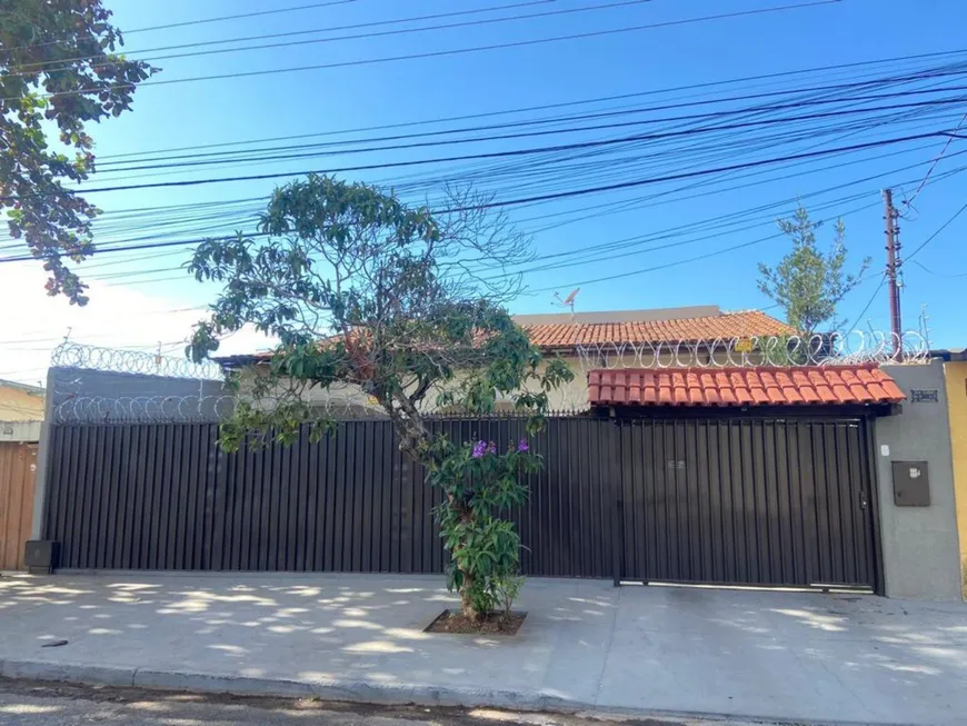 Foto 1 de Casa com 3 Quartos à venda, 220m² em Jardim das Esmeraldas, Goiânia