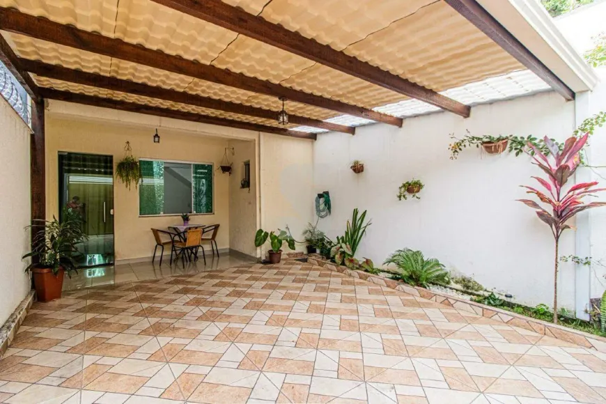 Foto 1 de Casa com 3 Quartos à venda, 170m² em Alvorada, Contagem