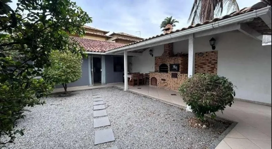 Foto 1 de Casa com 4 Quartos à venda, 120m² em Parque Burle, Cabo Frio