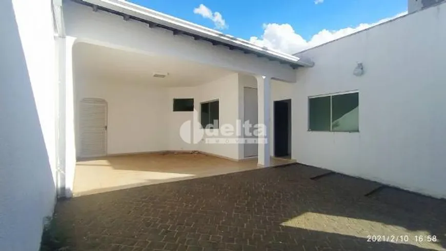 Foto 1 de Casa com 3 Quartos à venda, 200m² em Umuarama, Uberlândia
