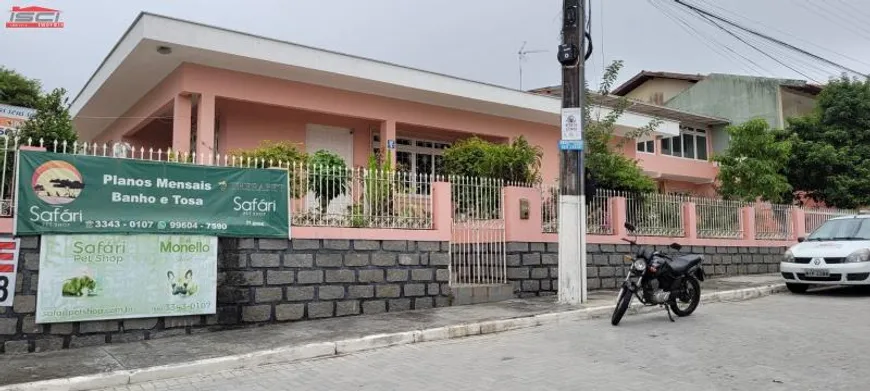 Foto 1 de Casa com 3 Quartos à venda, 200m² em Ponta de Baixo, São José