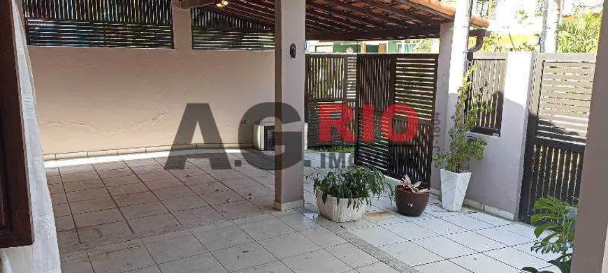 Foto 1 de Casa de Condomínio com 4 Quartos à venda, 175m² em  Vila Valqueire, Rio de Janeiro