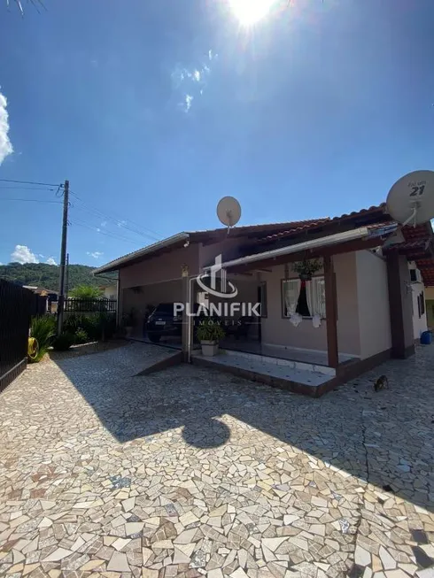 Foto 1 de Casa com 6 Quartos à venda, 183m² em Azambuja, Brusque