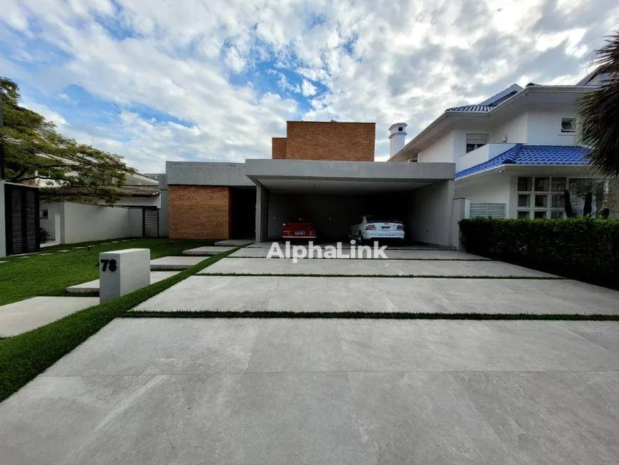 Foto 1 de Casa de Condomínio com 4 Quartos à venda, 366m² em Alphaville, Barueri