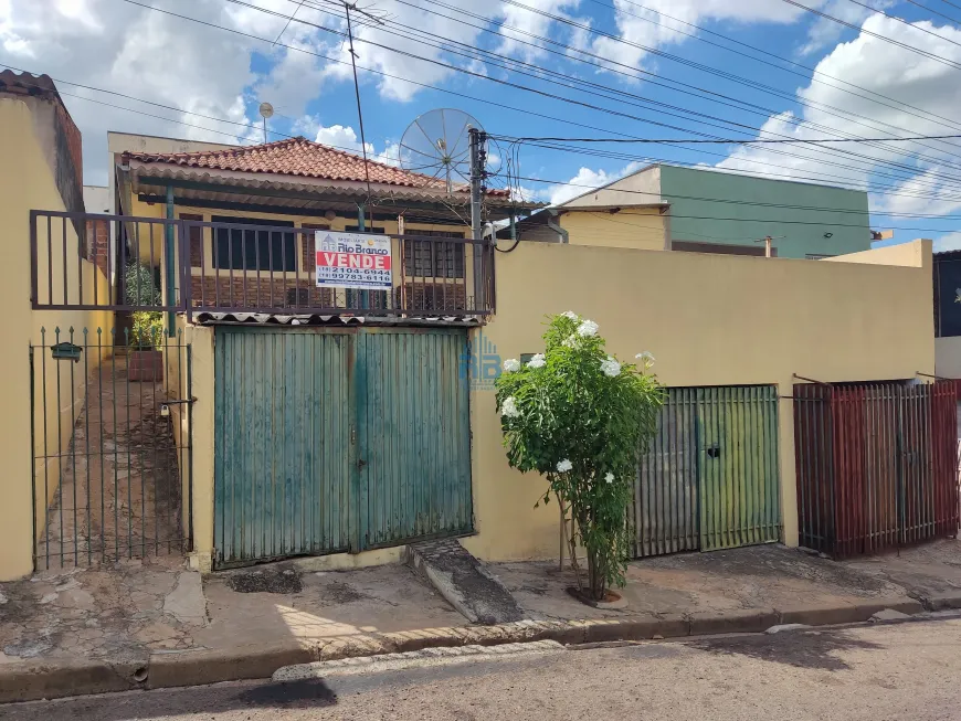 Foto 1 de Casa com 8 Quartos à venda, 275m² em Vila Mendes, Presidente Prudente