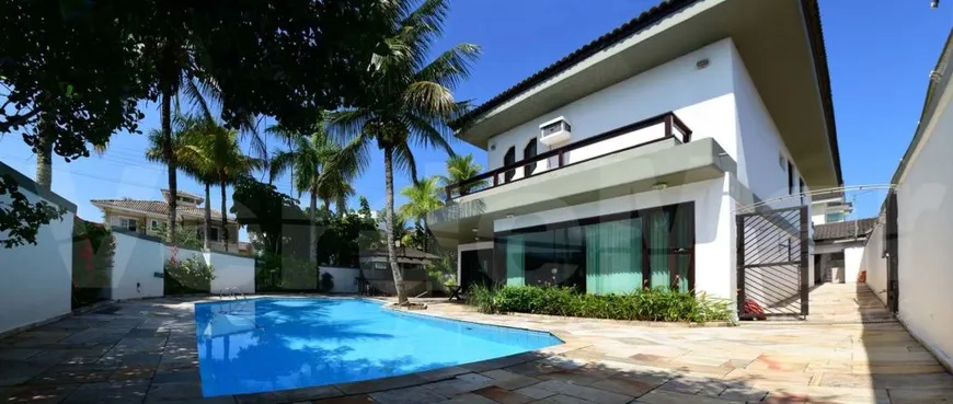 Foto 1 de Casa com 5 Quartos à venda, 390m² em Jardim Acapulco , Guarujá