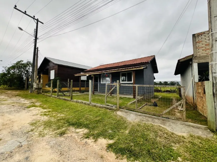Foto 1 de Casa com 2 Quartos para alugar, 42m² em Arroio do Rosa, Imbituba
