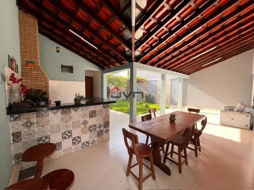 Foto 1 de Casa com 3 Quartos à venda, 240m² em Santa Mônica, Uberlândia
