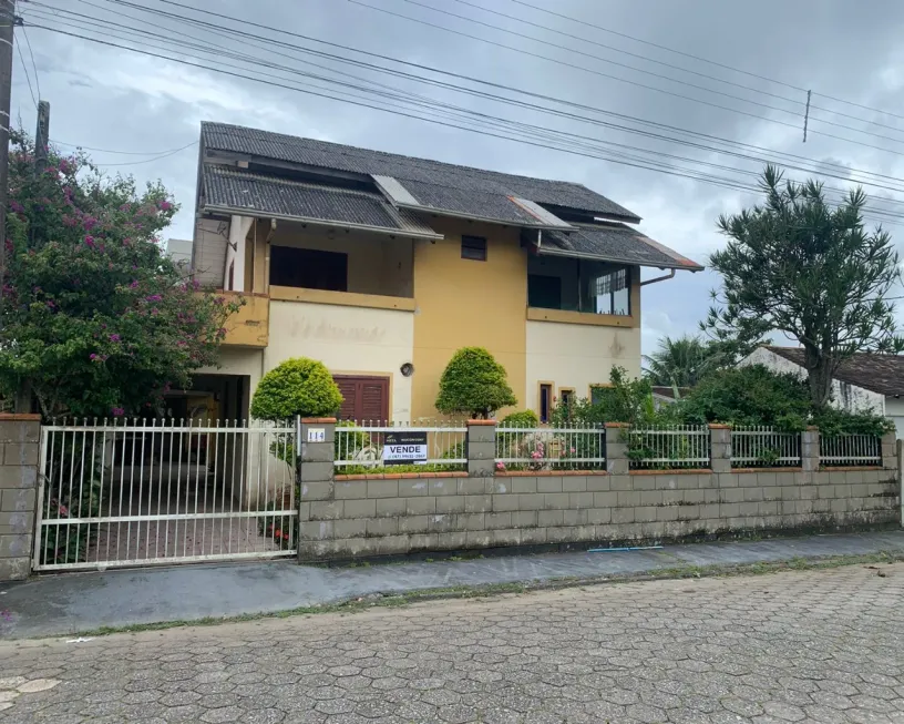 Foto 1 de Casa com 3 Quartos à venda, 130m² em Meia Praia, Navegantes