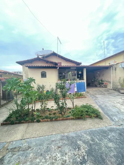 Foto 1 de Casa com 3 Quartos à venda, 200m² em Arvoredo, Contagem