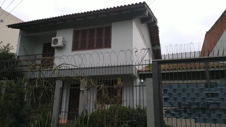 Foto 1 de Casa com 4 Quartos à venda, 201m² em Teresópolis, Porto Alegre