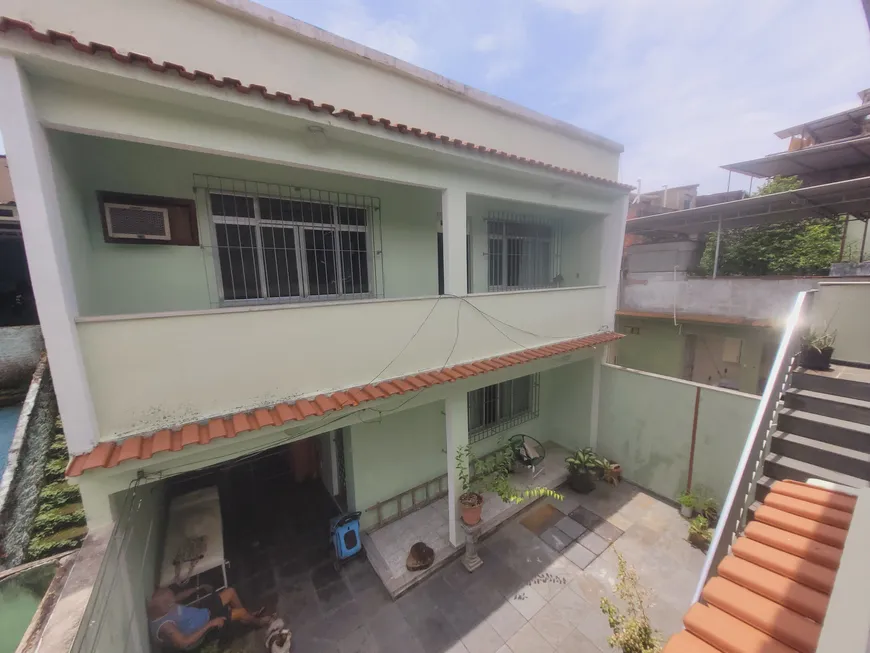 Foto 1 de Casa com 8 Quartos à venda, 121m² em Vaz Lobo, Rio de Janeiro