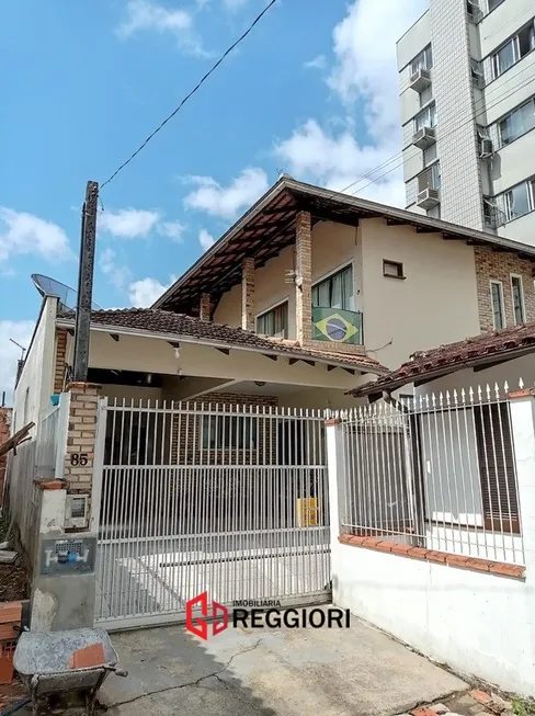 Foto 1 de Sobrado com 3 Quartos à venda, 177m² em Centro, Joinville