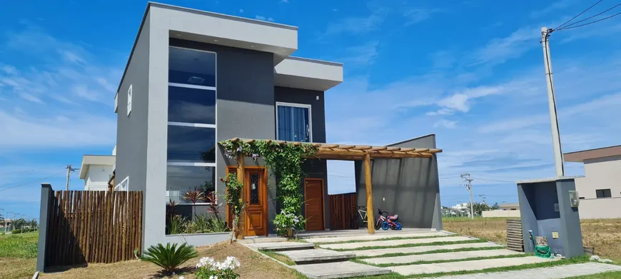 Foto 1 de Casa de Condomínio com 4 Quartos à venda, 202m² em Ogiva, Cabo Frio