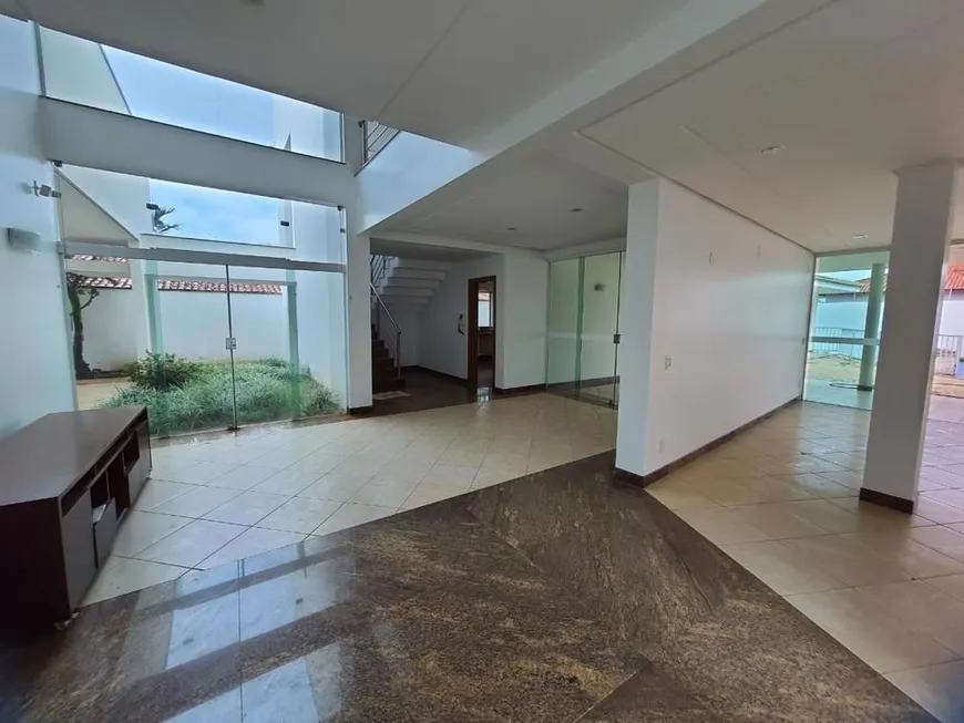 Foto 1 de Casa com 4 Quartos à venda, 411m² em Morada da Colina, Uberlândia