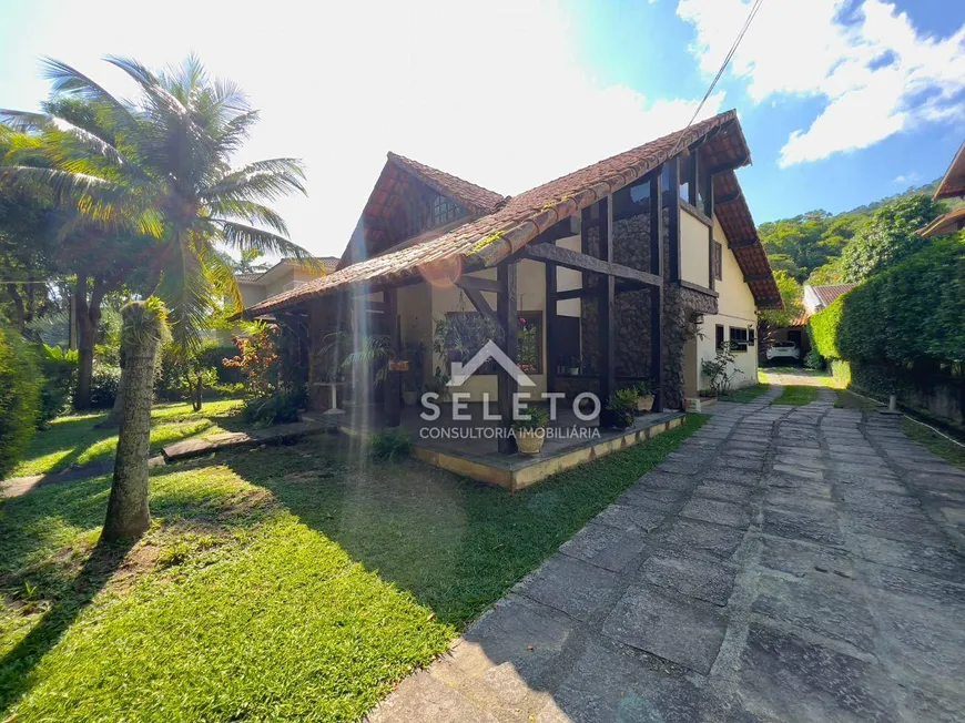 Foto 1 de Casa de Condomínio com 5 Quartos à venda, 412m² em Itaipu, Niterói