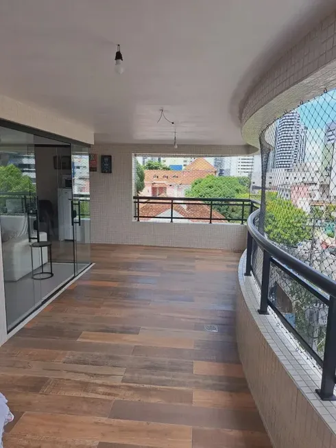 Foto 1 de Apartamento com 4 Quartos à venda, 235m² em Umarizal, Belém