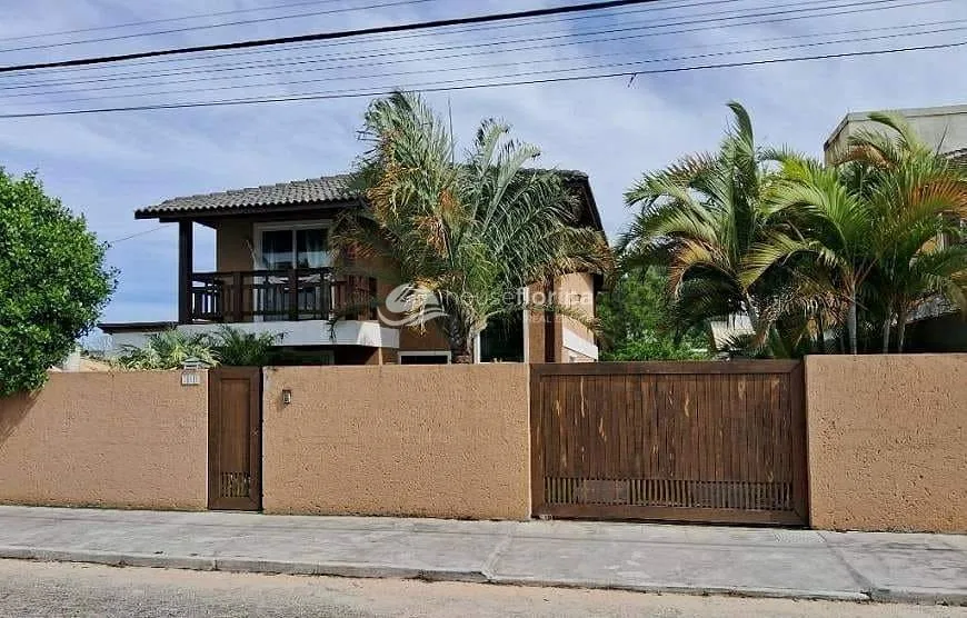 Foto 1 de Casa com 3 Quartos à venda, 230m² em Rio Tavares, Florianópolis