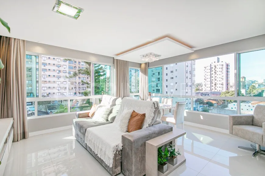 Foto 1 de Apartamento com 3 Quartos à venda, 99m² em Passo da Areia, Porto Alegre