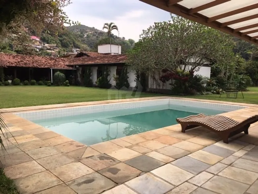 Foto 1 de Casa com 9 Quartos à venda, 605m² em Correas, Petrópolis