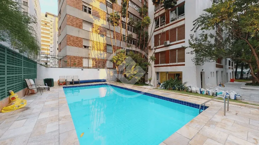 Foto 1 de Apartamento com 3 Quartos à venda, 212m² em Higienópolis, São Paulo