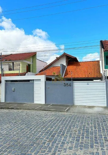 Foto 1 de Casa com 4 Quartos à venda, 210m² em Itararé, Campina Grande