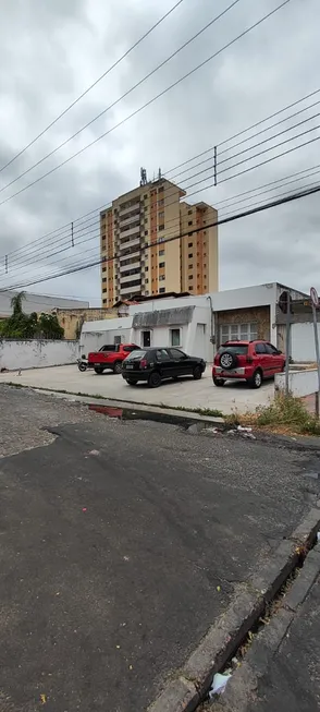 Foto 1 de Imóvel Comercial com 3 Quartos à venda, 375m² em Frei Serafim, Teresina