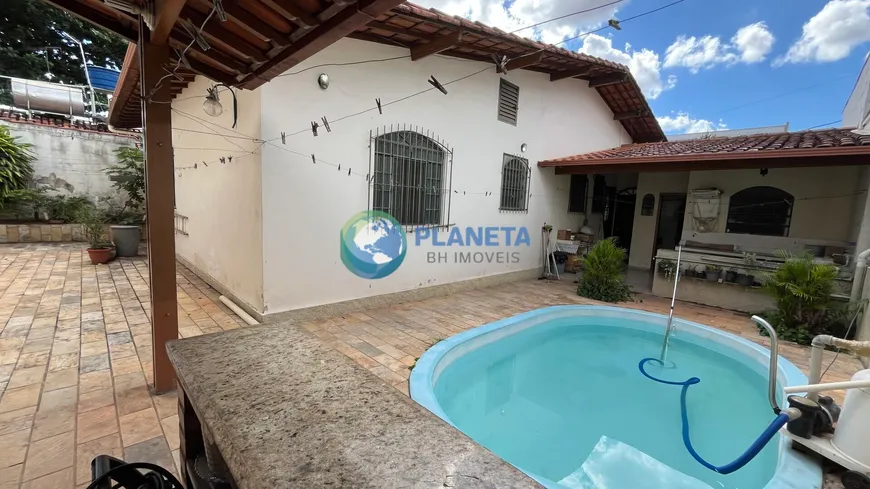 Foto 1 de Casa com 4 Quartos à venda, 183m² em Itapoã, Belo Horizonte