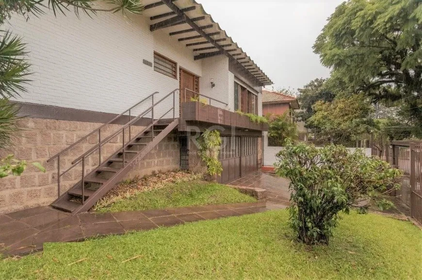 Foto 1 de Casa com 4 Quartos à venda, 326m² em Chácara das Pedras, Porto Alegre