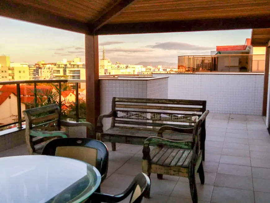 Foto 1 de Apartamento com 4 Quartos à venda, 210m² em Braga, Cabo Frio