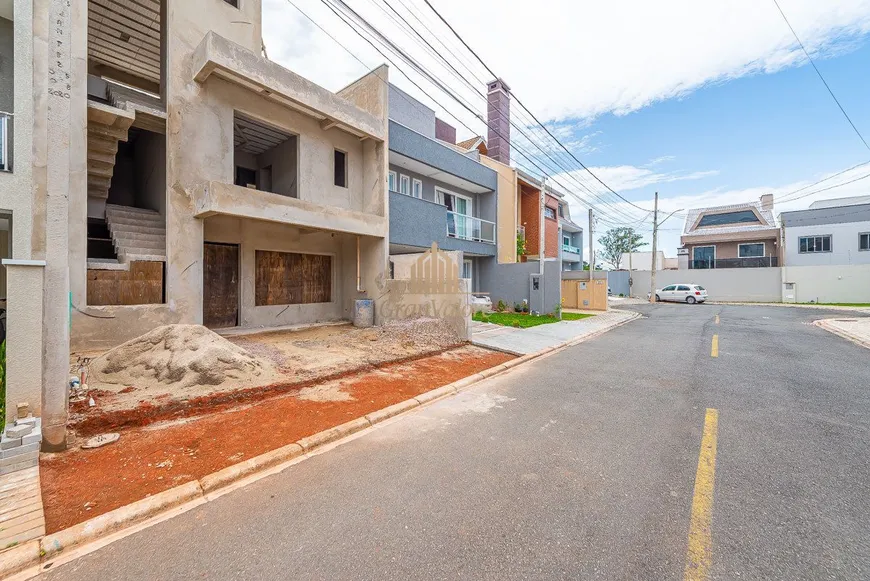 Foto 1 de Casa de Condomínio com 3 Quartos à venda, 240m² em Campo Comprido, Curitiba