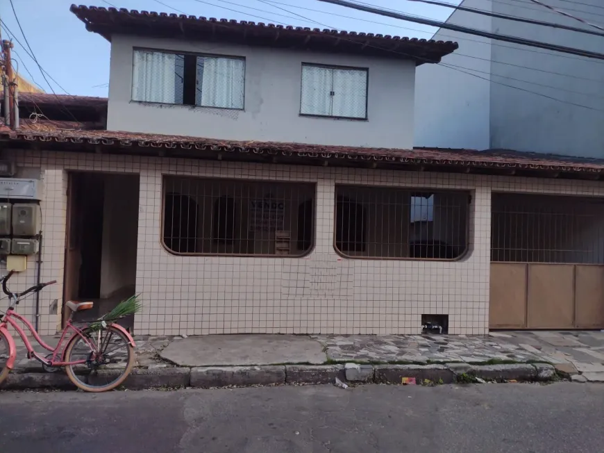 Foto 1 de Casa com 4 Quartos à venda, 180m² em Maria Ortiz, Vitória