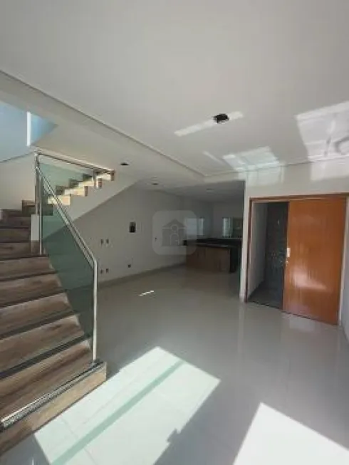 Foto 1 de Casa com 3 Quartos à venda, 125m² em Laranjeiras, Uberlândia