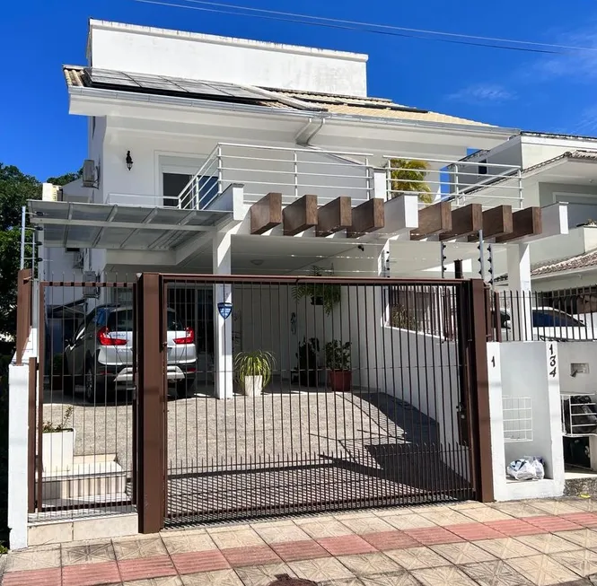 Foto 1 de Sobrado com 3 Quartos à venda, 245m² em Santa Mônica, Florianópolis