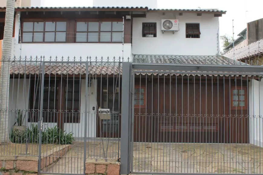 Foto 1 de Casa com 3 Quartos à venda, 179m² em Ipanema, Porto Alegre