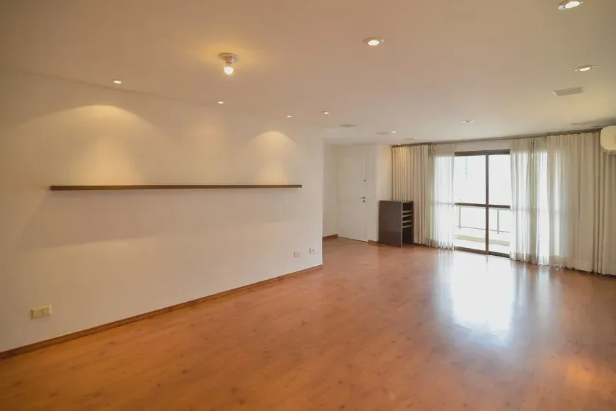 Foto 1 de Apartamento com 3 Quartos à venda, 131m² em Moema, São Paulo