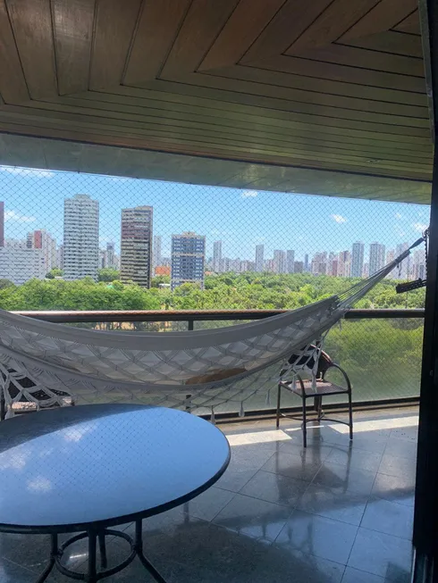 Foto 1 de Apartamento com 4 Quartos para alugar, 426m² em Jaqueira, Recife