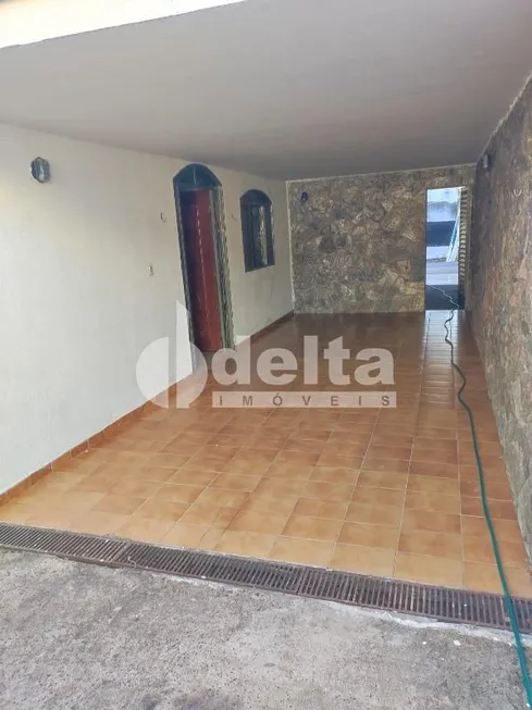 Foto 1 de Casa com 3 Quartos à venda, 150000m² em Granada, Uberlândia