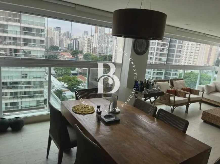 Foto 1 de Apartamento com 3 Quartos para venda ou aluguel, 210m² em Vila Olímpia, São Paulo