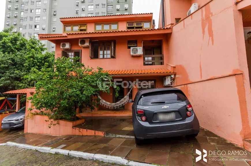 Foto 1 de Casa de Condomínio com 5 Quartos à venda, 155m² em Glória, Porto Alegre