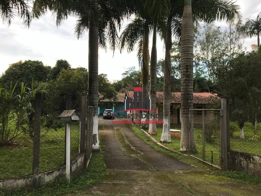 Foto 1 de Fazenda/Sítio com 2 Quartos à venda, 160m² em Zona Rural, Monteiro Lobato
