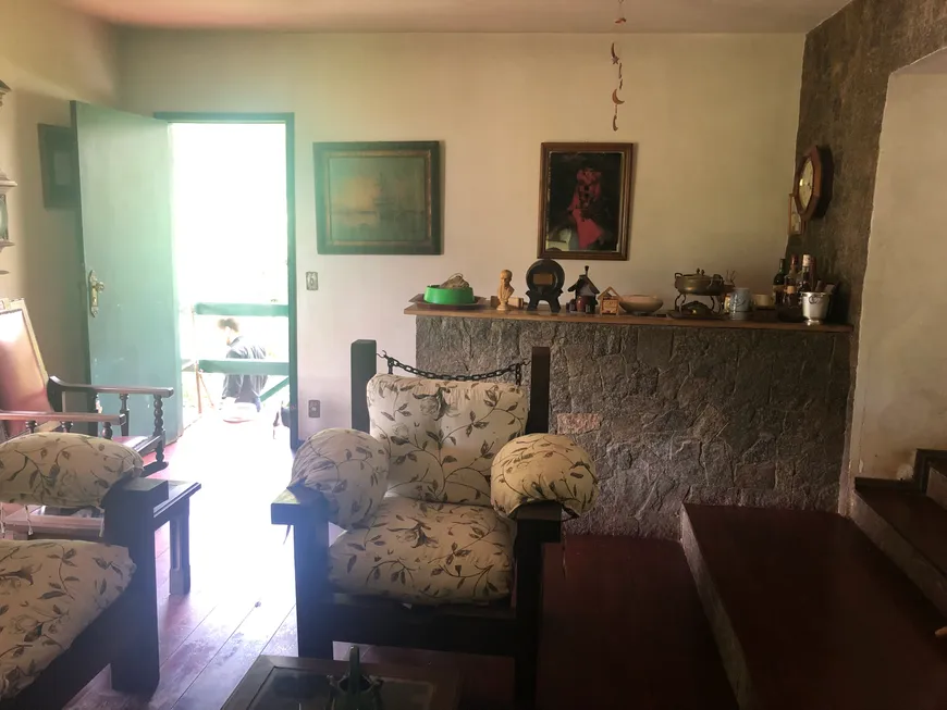 Foto 1 de Casa com 3 Quartos à venda, 196m² em Retiro, Petrópolis