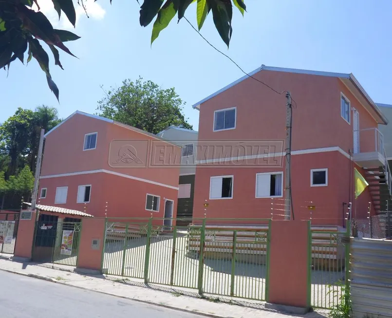 Foto 1 de Casa de Condomínio com 2 Quartos à venda, 48m² em Lopes de Oliveira, Sorocaba