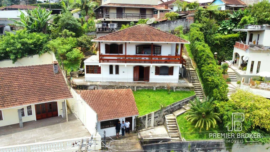 Foto 1 de Casa com 4 Quartos à venda, 167m² em Fazendinha, Teresópolis