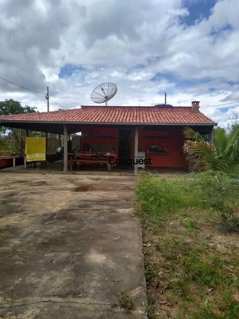 Foto 1 de Fazenda/Sítio com 3 Quartos à venda, 1800m² em Centro, Felixlândia