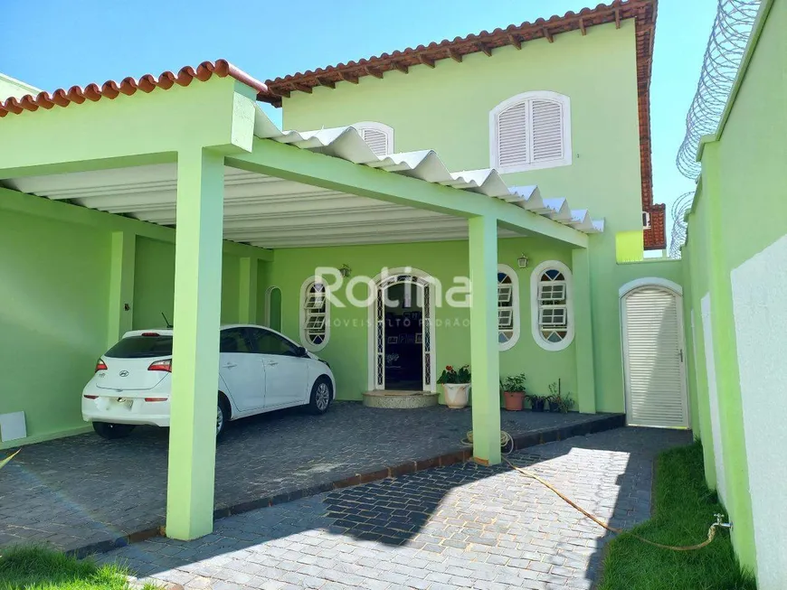 Foto 1 de Casa com 5 Quartos à venda, 277m² em Osvaldo Rezende, Uberlândia